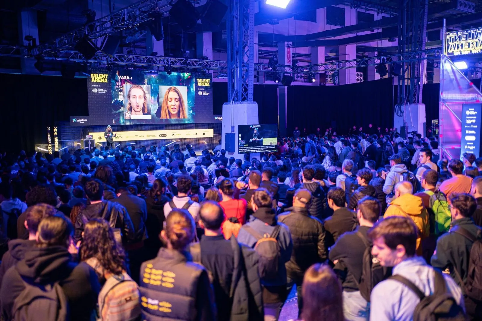El público del escenario principal